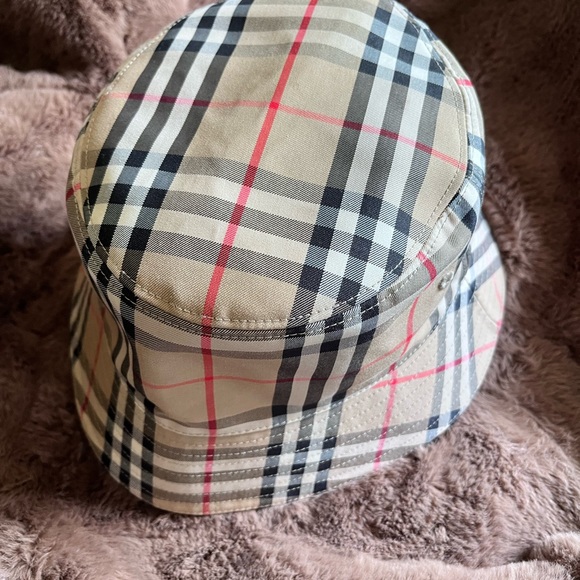 Authentic Like new Womens Burberry bucket hat